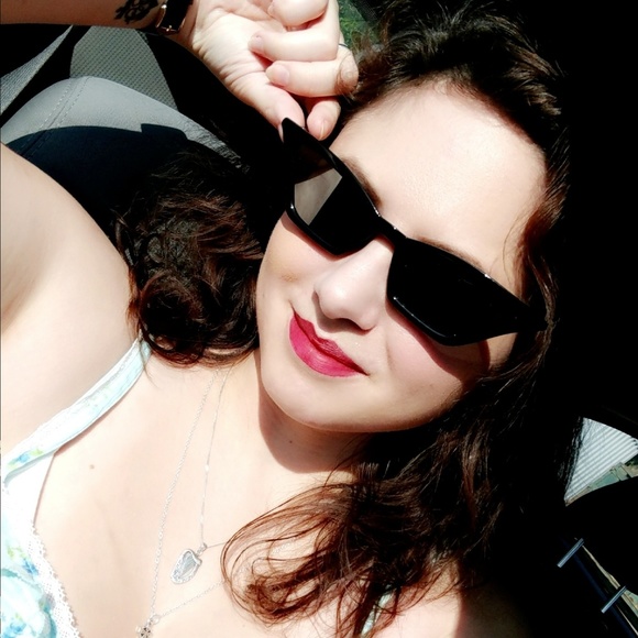 Meet your Posher, Lauren! - Picture 1 of 1